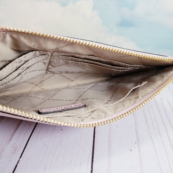 ❗️1 LEFT ❗️NWT MK Large Jet Set Clutch Wristlet - Picture 6 of 7